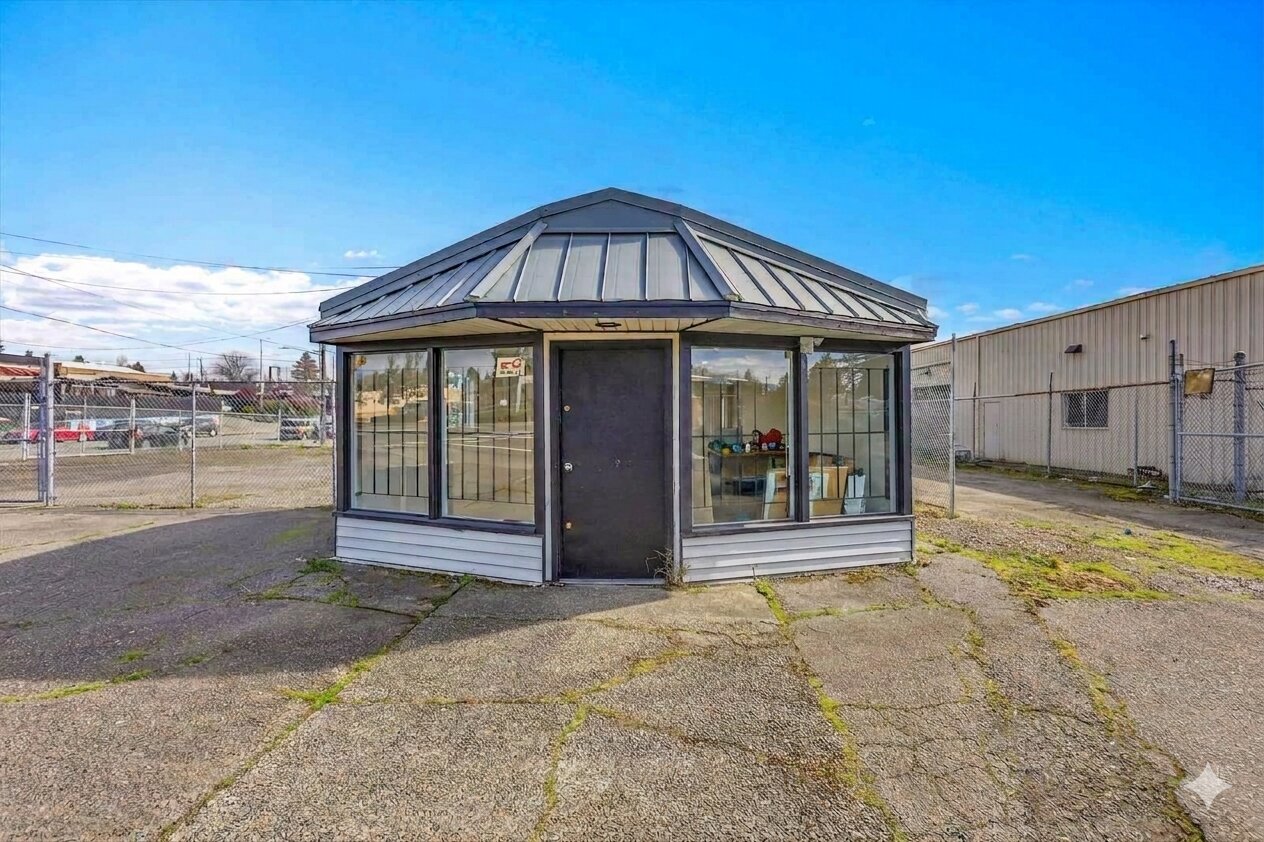 9802 - 9808 17th Avenue SW