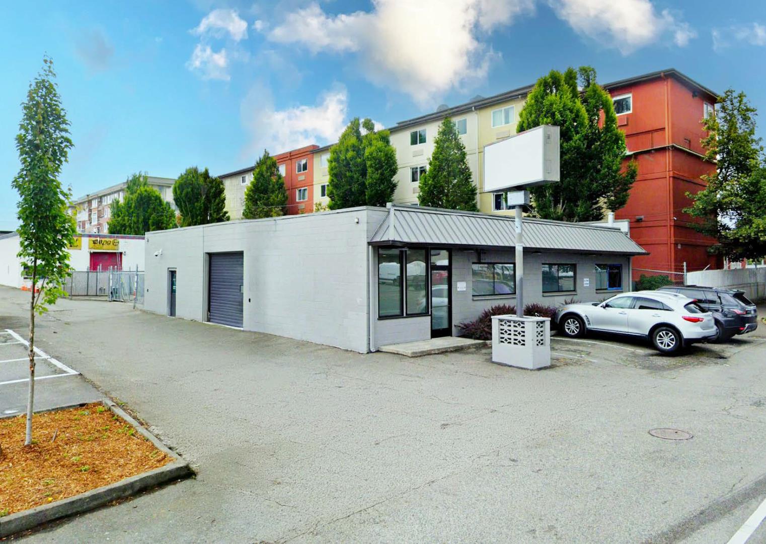 Seattle 14101 Aurora Ave Brochure