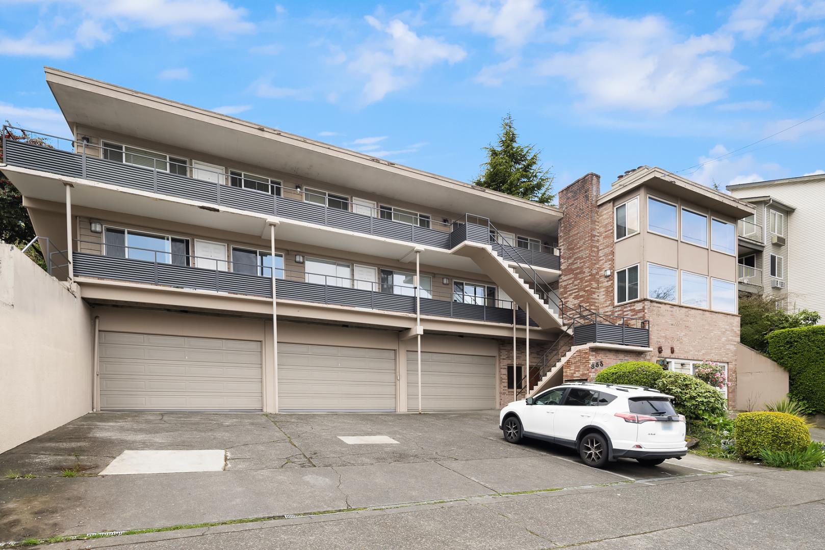 855 W Nickerson St main - 0417