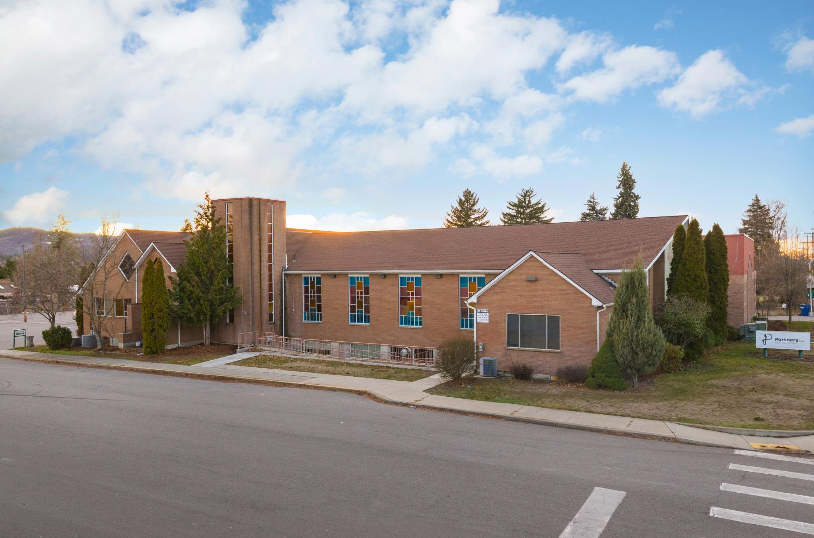 05-10814 E Broadway Ave-005