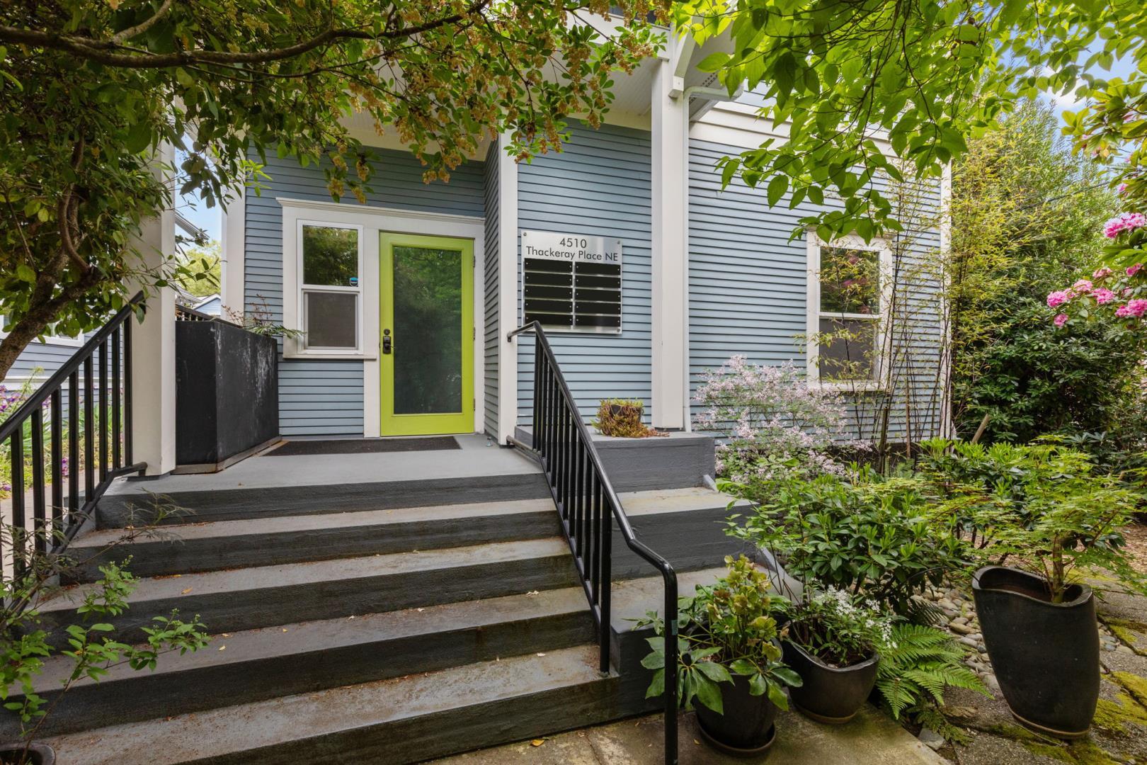 4510 Thackeray Pl NE Seattle 98105_001