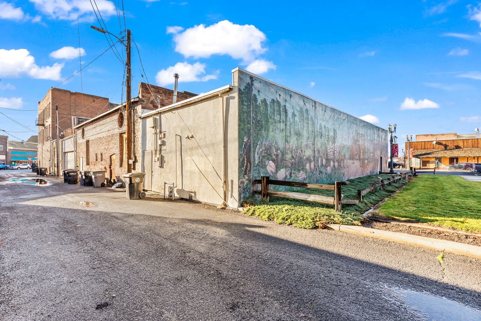 10 S Toppenish Ave026